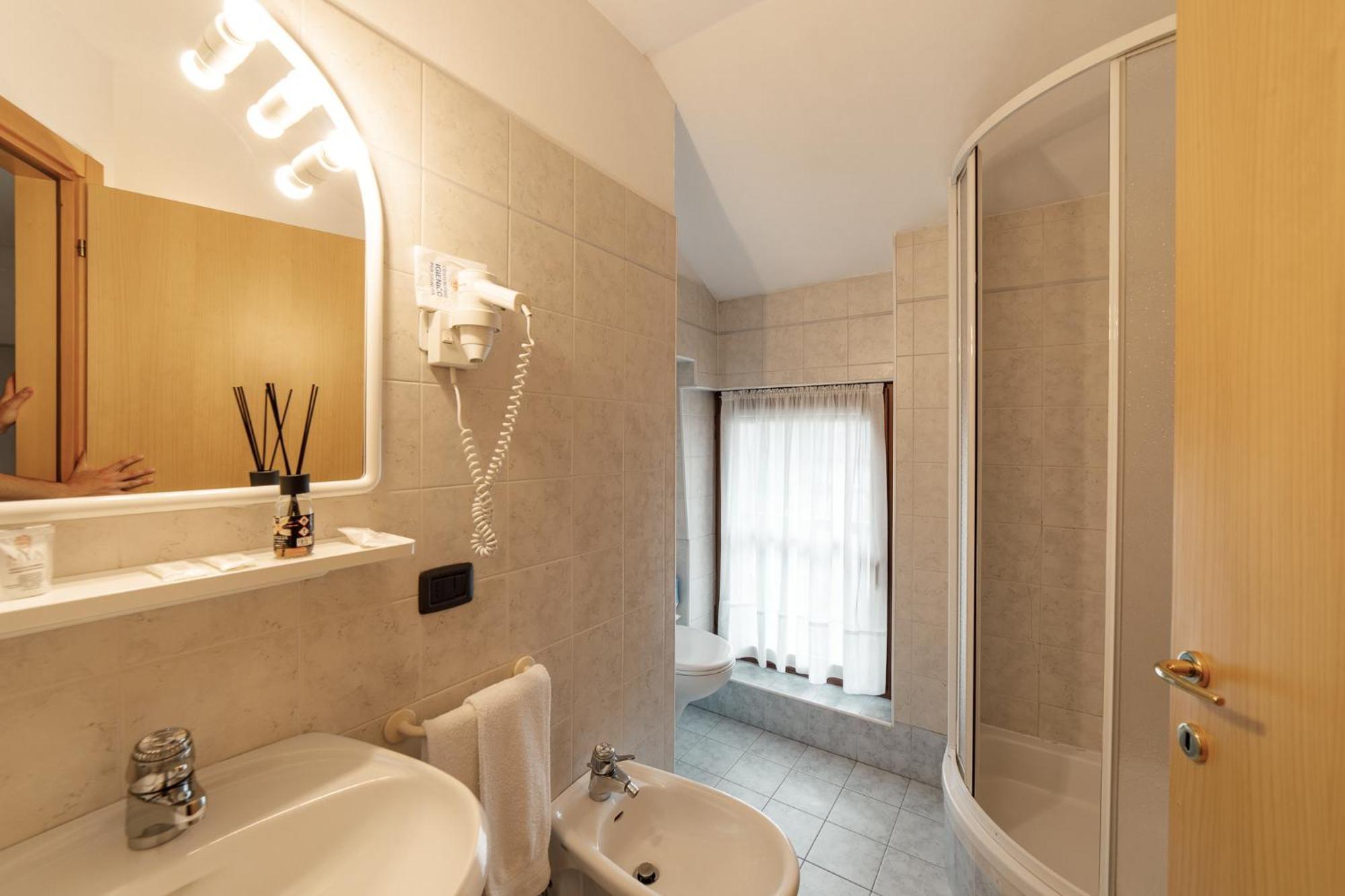 Hotel Al Bivio - Pizzeria, Pool & Sauna Imer Ngoại thất bức ảnh