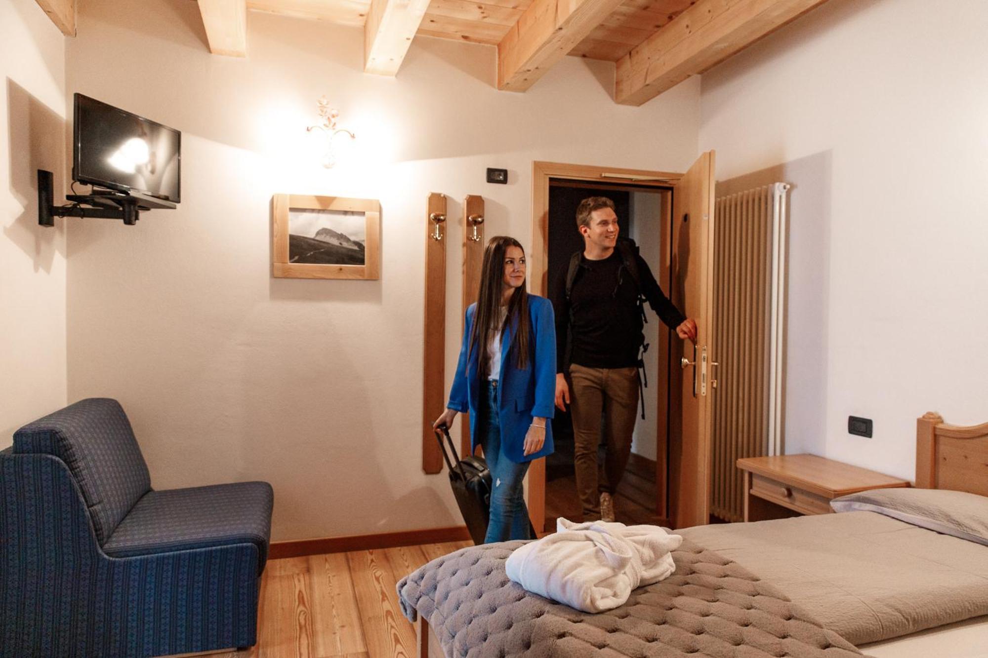 Hotel Al Bivio - Pizzeria, Pool & Sauna Imer Ngoại thất bức ảnh